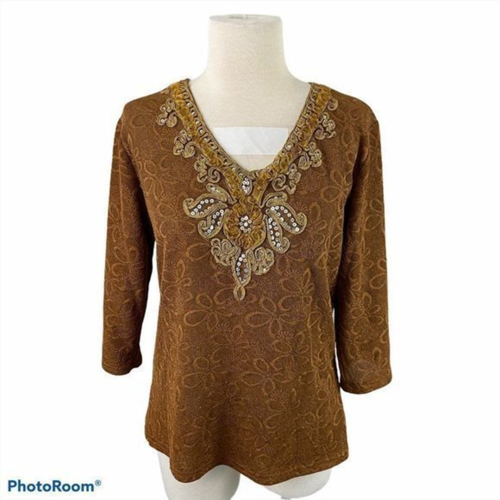 4/$30 🌿MACCINE Brown V Neck‎ Shirt with Embroidery